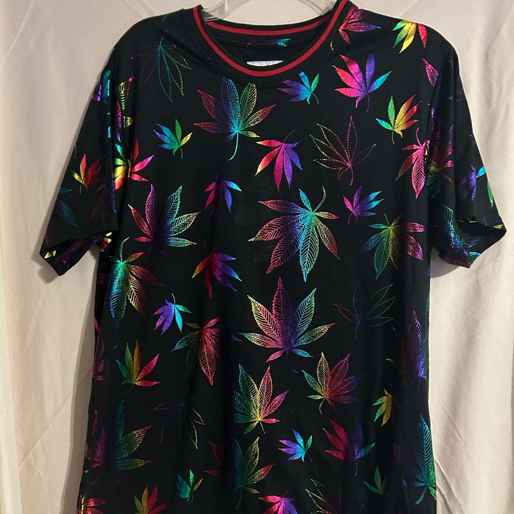 Kronic designer party shirt. NWT. Iridescent  “leaf pattern”. Unisex L and XL